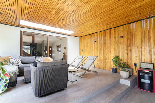Casa En Venta De 5 Dorm En Suit. En Lo Barnechea!!