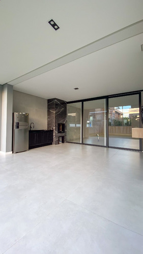 Direto Com Proprietário - Casa De Alto Padrão Cond. Fechado 4 Quartos, 5 Banheiros.