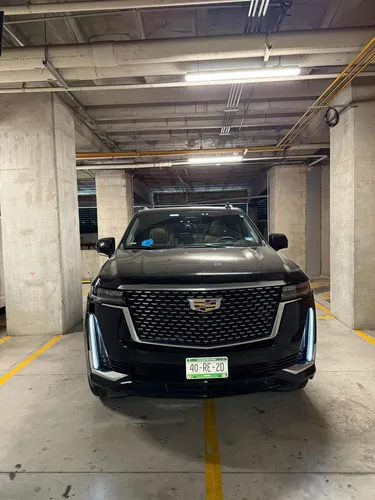 Cadillac Escalade Larga