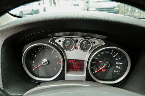 Ford Focus Sedan Glx 2.0 16v (flex)
