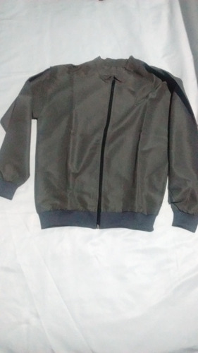 Campera Gris De Niño Talle 12 Tipo Rompeviento