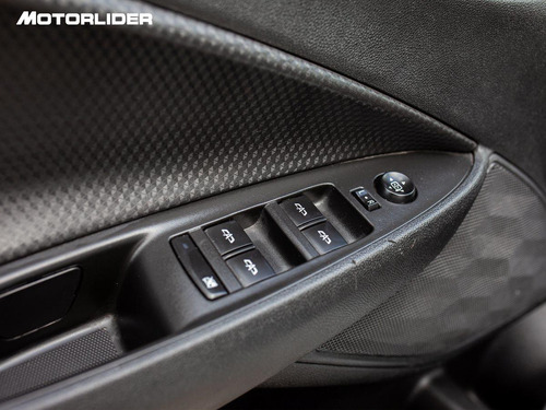 Imagen 15 de 25 de Chevrolet Onix Lt 1.2 Extra Full | Permuta / Financia