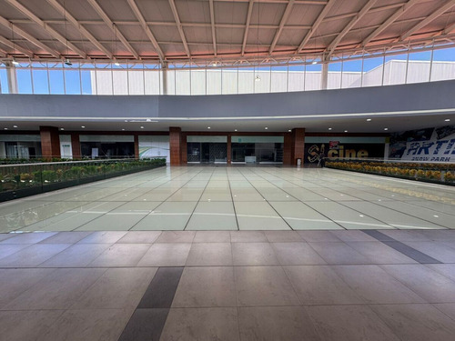 Local Comercial En Renta En Bosque Esmeralda