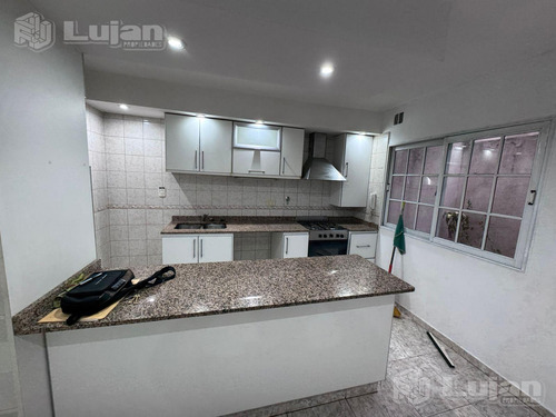 Cañada De Gómez Al 1700. Ph En Dúplex De 3 Amb Con Patio Y Dos Baños.