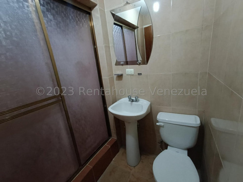 Amplio Townhouse En Venta Ubicado En La Morita Ii Urb Villa Don Víctor Db 24-8697