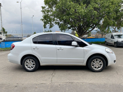 Imagen 12 de 25 de Suzuki Sx4 Glx Sport 2013