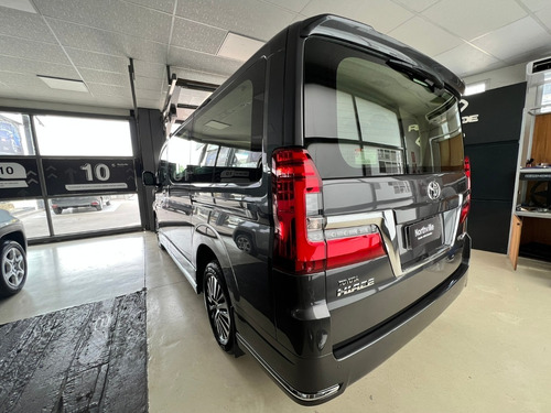 Imagen 6 de 18 de Toyota Hiace 2.8 Wagon At6 10 As