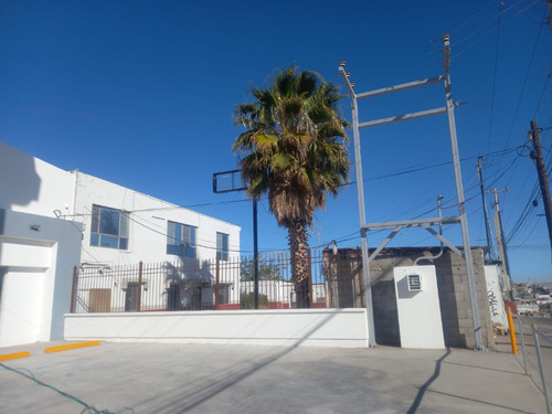 Local Comercial En Renta 228 M², 2 Baños, 8 Estacionamientos, Av José Ma. Iglesias, Chihuahua