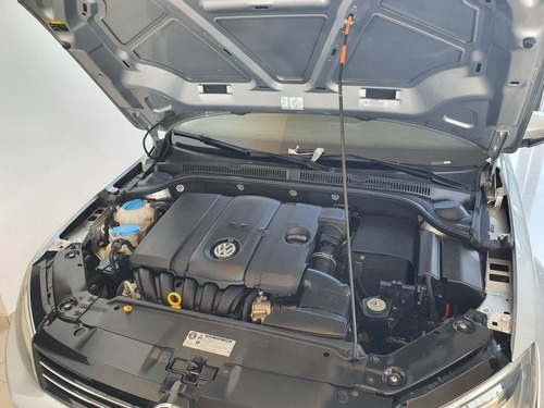 Imagen 9 de 9 de Volkswagen Vento 2014 2.5 Luxury 170cv