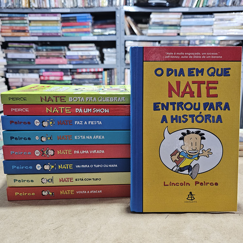 Kit Coleção Nate 9 Volumes / Lincoln Peirce / Editora Sextante / O Dia Em Que Nate Entrou Pra História + Volta A Atacar + Está Com Tudo + Vai Para Tudo Ou Nada + Dá Uma Virada + Está Na Área + Faz Fes (Usado)
