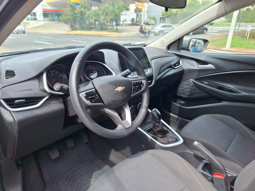 Chevrolet Onix Hatch 1.0 4P FLEX LT
