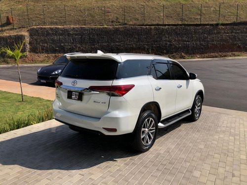 Toyota Hilux SW4 4.0 SRX 4X4 7 LUGARES V6 24V GASOLINA 4P AUTOMÁTICO