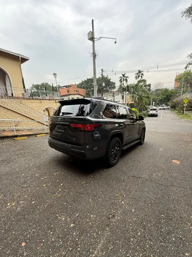 Toyota Sequoia 3.5 V6 Sr5 4X4