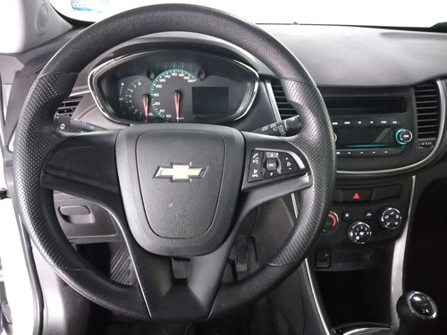 Imagen 7 de 13 de Chevrolet Trax 2019 1.8 Ls Mt