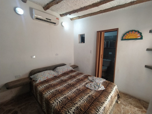 Venta/posada Casa/el Yaque/300mts Construccion /tref300000