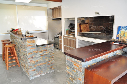 Espectacular Casa En Playa Mansa 3 Dormitorios A 150 Metros Del Mar-ref:28522
