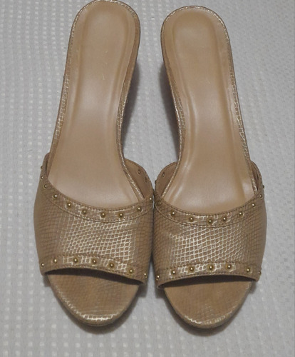 Sandalias De Cuero, Marca Thalia Sadi Dorado,  Tachas, T: 39