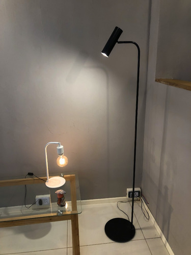 Lampara De Pie Only Declit Focal Direccionable