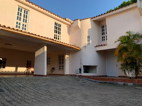 Townhouse En El Rincón, Naguanagua En Venta. - Inmobiliaria Maggi 1642