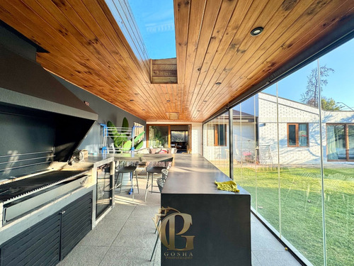Remodelada En Condominio Cerrado Pasaje Los Prados