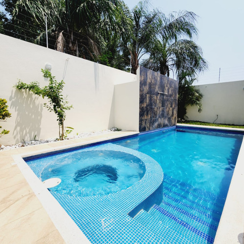Casa En Venta En Veracruz Con Alberca, Fracc. Las Palmas De Medellín, Ver.