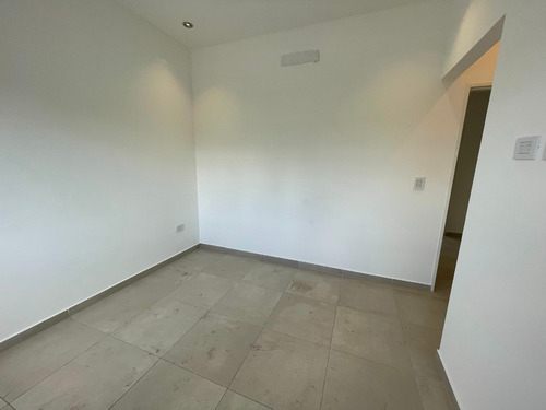 Imagen 5 de 7 de Venta - Ultimo, Duplex 3 Ambientes Con Cochera Monte Grande