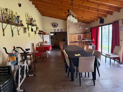 Venta Casa Con Parque Pileta, Parque Leloir, Ituzaingo.