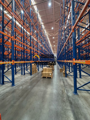 Arriendo Bodega De 11.872 M2 En Mc Aeroparque, Pudahuel.