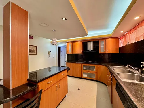 Casa En Prados Del Este (5h/5b/5pe)