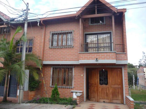 Hermosa Casa Unifamiliar En Venta Con Excelente Ubicación En Rionegro.