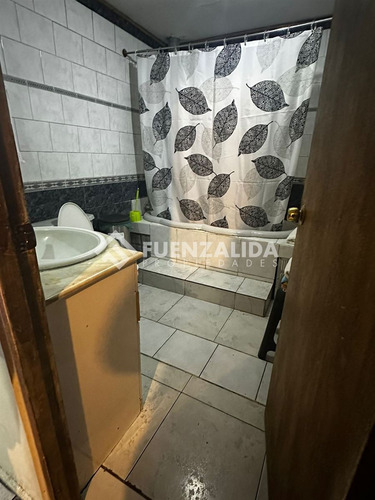 Casa En Venta De 4 Dorm. En Maipú