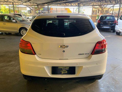 Chevrolet Onix HATCH LTZ 1.4 8V FlexPower 5p Mec.