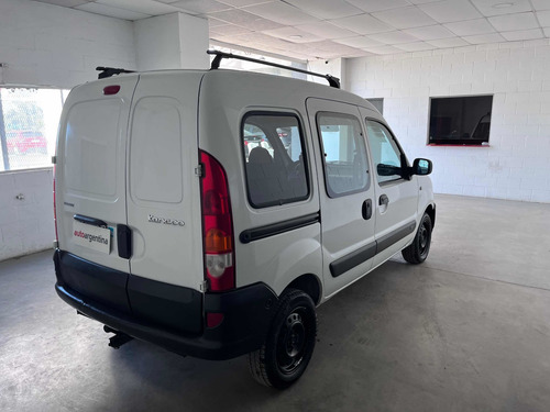 Imagen 12 de 25 de Renault Kangoo 2014 1.6 Furgon Ph3 Confort 1plc