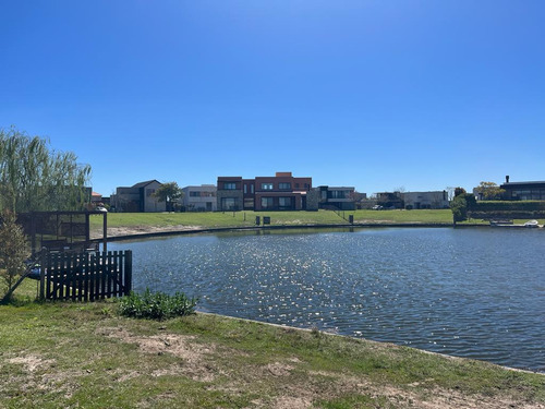 Terreno Lote En Venta Al Lago En Barrio Ceibos - Puertos