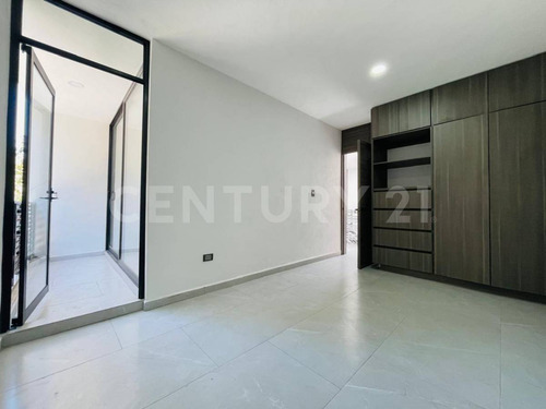 Venta Casa En Privada 3 Recamaras, 3 Baños, Con Jardín Y Sótano, Zona Cholula