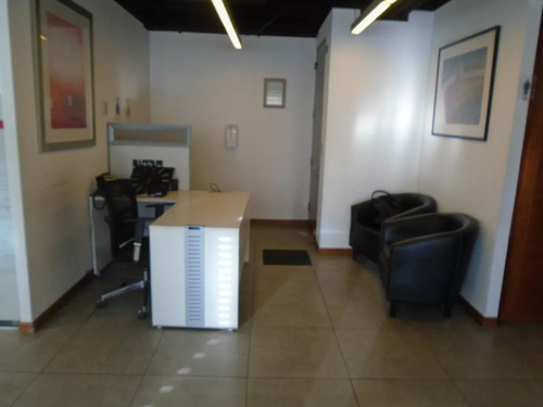 Tranqueras- Las Condes 110 M2 Con 7 Privados Y 3 Baños