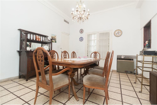 Venta Casa Parque Chas 4 Ambientes Cochera Patio
