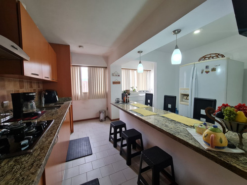 Marbella Mendoza Vende Apartamento En Conjunto Residencial Isla De Plata, Av. Cuatricentenaria, Urb. El Bosque. 