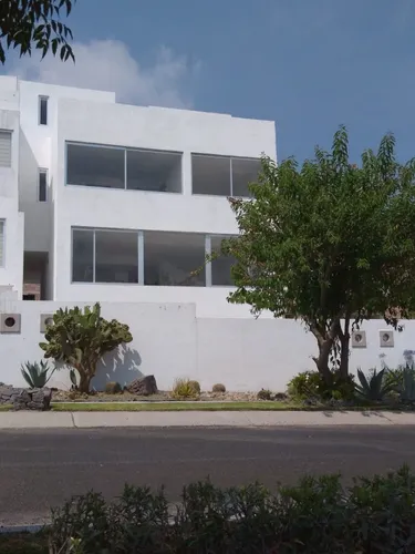 Moderna Residencia En Zibata, Roofgarden, Sótano, Jardín, Estudio O 4ta Recamara