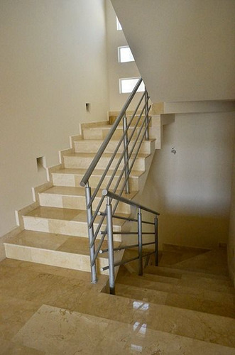 Casa En Venta, Ubicada En Loma De Valle Escondido Cod. Ev1283