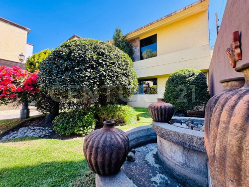 Casa En Venta Club De Golf Las Fuentes Con Jardín Y Amplio Estacionamiento