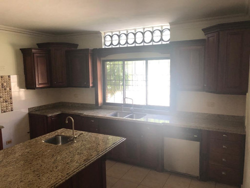 Casa 2 Niveles En Alameda - Res. Privado
