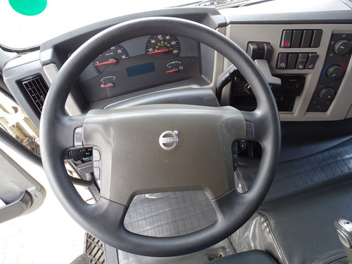 Imagem 13 de 14 de Volvo Vm 330 8x2 Diesel 8x2 2p (diesel) (e5) 2016/2017 Via