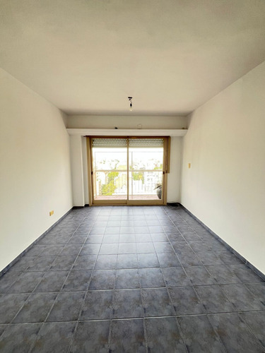 Flores-departamento En Venta 3 Amb-apto Credito-todo Luz-a 3 Cuadras Av. Rivadavia, Subte Linea A Y Ffcc Sarmiento-estado Impecable