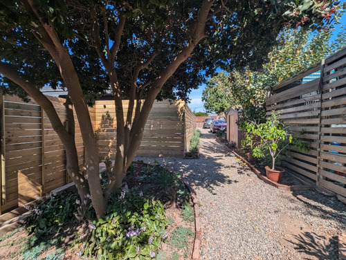 Parcela Con 2 Casas Y Cabaña En Mantagua, 2500m2