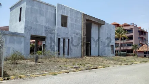 Amplia Casa En Construcción