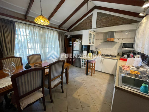 Casa En Venta De 5 Dorm. En Maipú