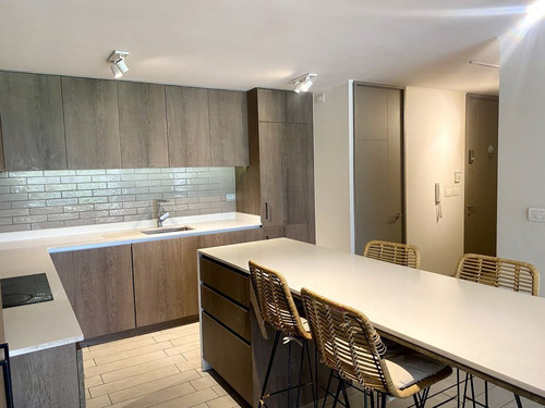 Primer Piso, Balcón Con Altura De Segundo Piso