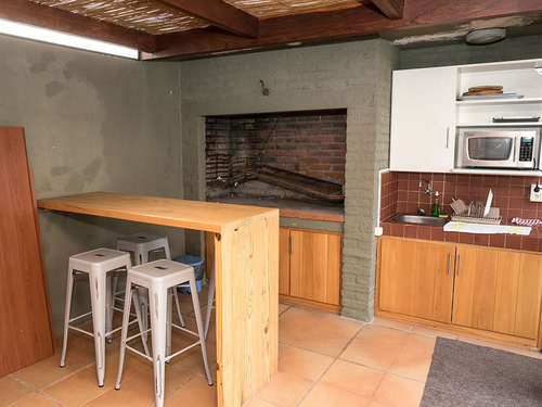 Casa De Oficinas Con Renta - Carrasco Ref. 7956 (ref: Cbr-646)