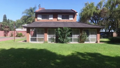 Casa Tres Dormitorios Pileta Quincho Gran Terreno